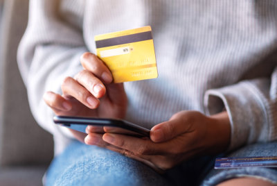 woman-paying-with-credit-card